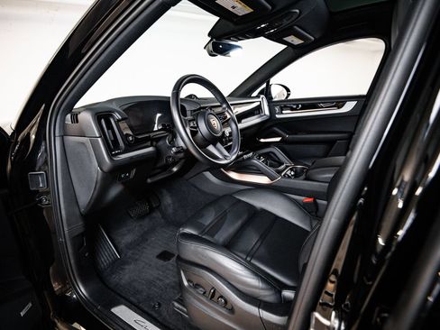 Used 2024 Porsche Cayenne Coupe AWD/4WD image 4