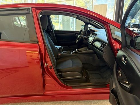 Used 2019 Nissan Leaf SV w/ SV Technology Package image 24