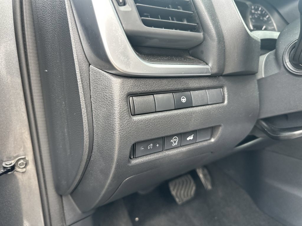 Used 2024 Nissan Rogue SV AWD/4WD image 17