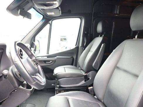 Used 2023 Mercedes-Benz Sprinter 2500 image 21