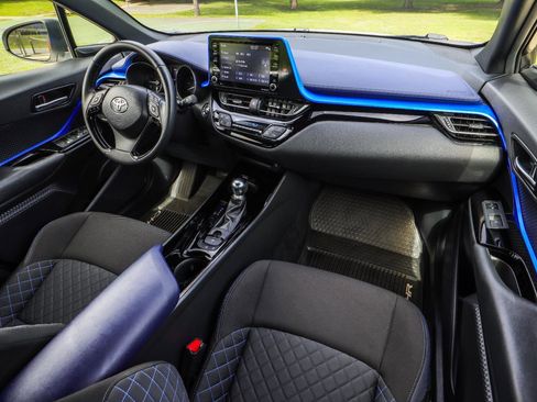 Used 2020 Toyota C-HR XLE FWD image 29