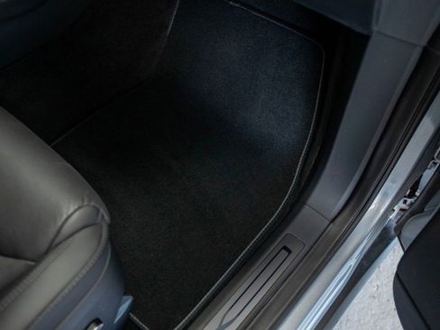 Used 2024 Tesla Model X image 36