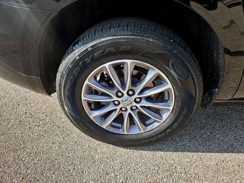 Used 2024 Buick Enclave Premium image 36