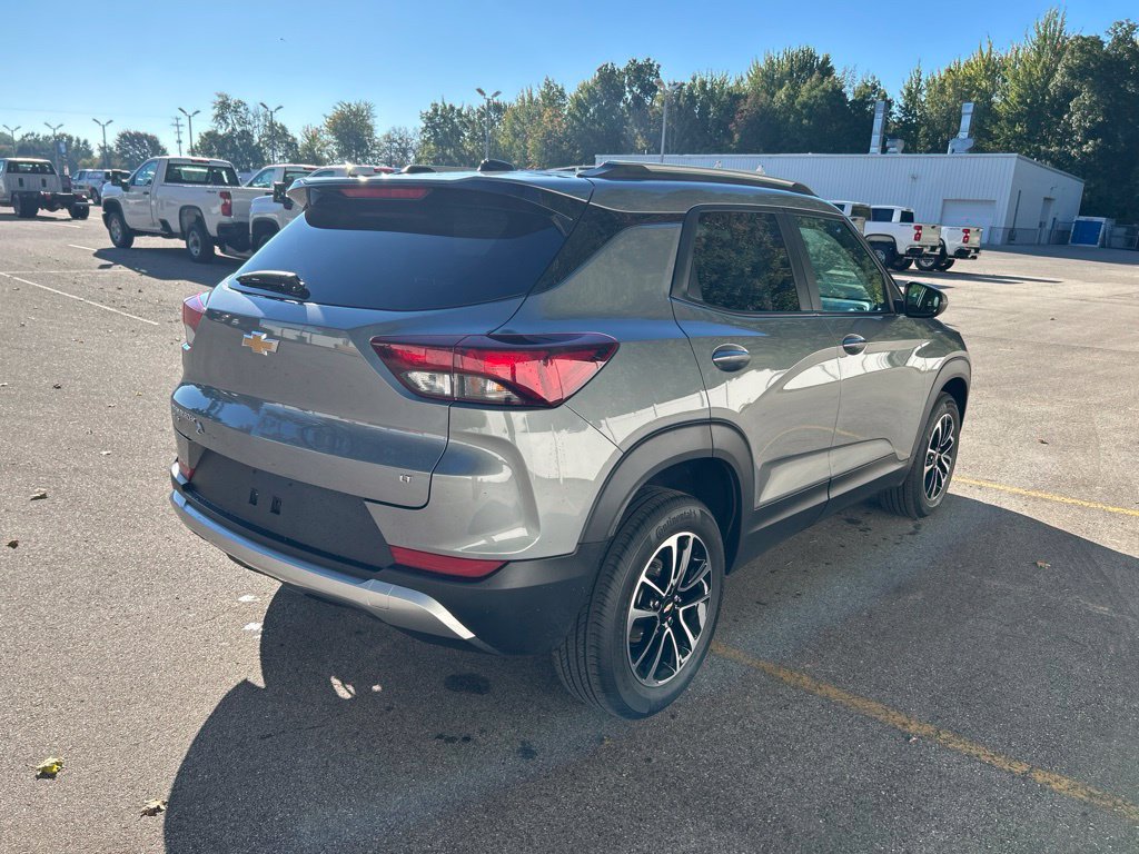 Used 2025 Chevrolet TrailBlazer LT AWD/4WD image 3