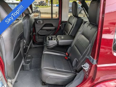 Used 2022 Jeep Wrangler Unlimited Sahara w/ LED Lighting Group AWD/4WD image 11