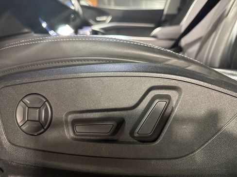 Used 2019 Audi e-tron Premium Plus image 24
