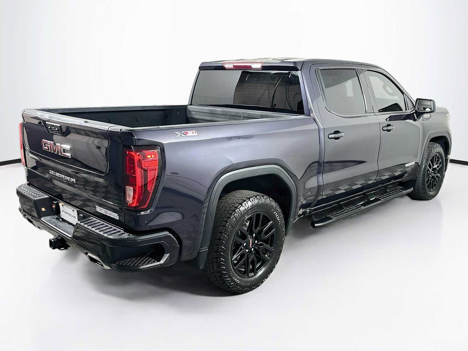 Used 2022 GMC Sierra 1500 Elevation w/ X31 Off-Road Package AWD/4WD image 9