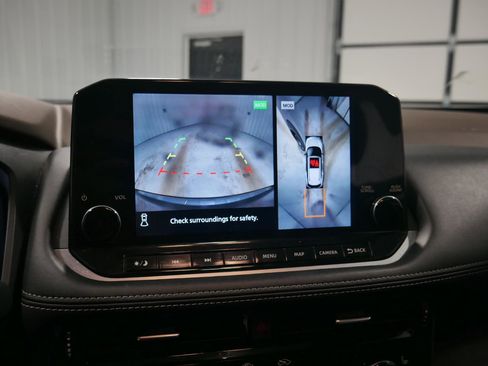 Used 2022 Nissan Rogue Platinum w/ Head-Up Display Package image 22