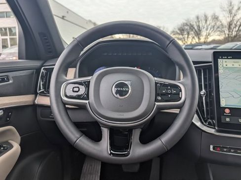 Used 2025 Volvo XC90 B6 Plus image 17