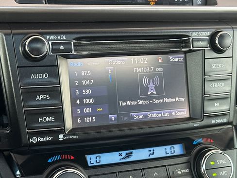 Used 2018 Toyota RAV4 XLE AWD/4WD image 18