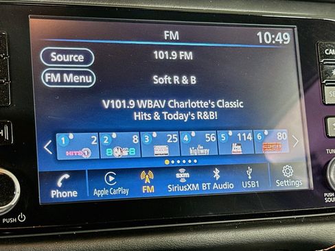 Used 2025 Nissan Versa SR FWD image 19