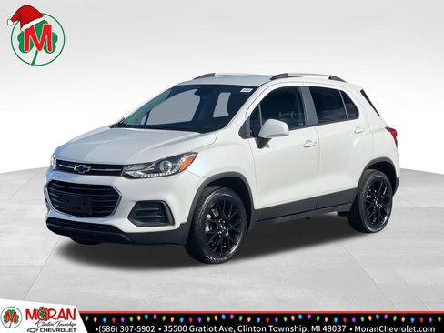 Certified 2022 Chevrolet Trax LT w/ Driver Confidence Package image 1