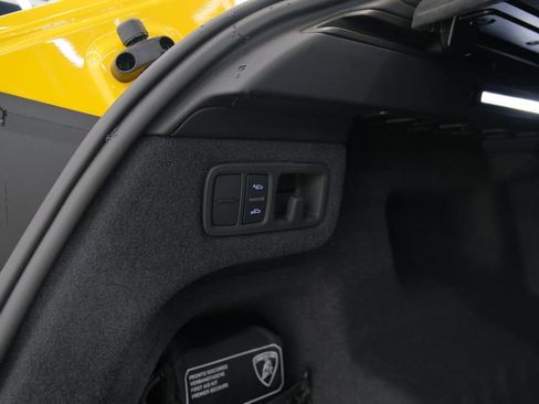 Used 2022 Lamborghini Urus image 43