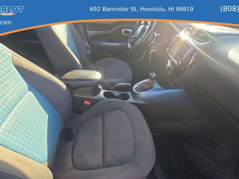 Used 2015 Kia Soul + w/ Audio Package FWD image 9