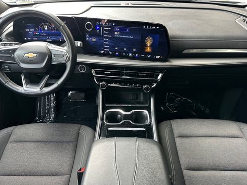 Used 2024 Chevrolet Traverse LT image 16