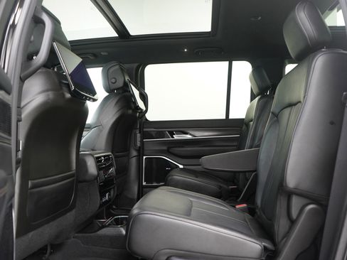 Used 2024 Jeep Wagoneer Series III w/ Premium Group I image 22