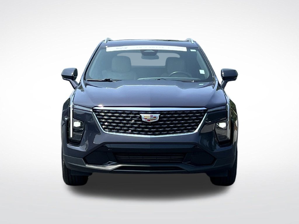 Used 2025 Cadillac XT4 Premium Luxury FWD image 2