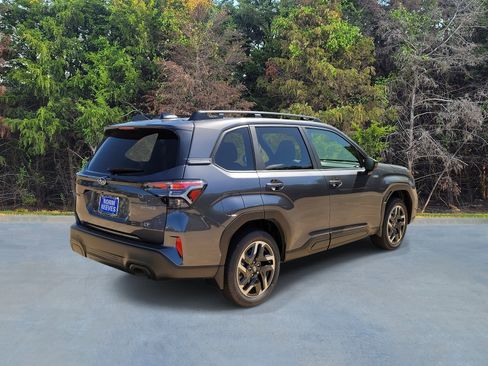 Used 2025 Subaru Forester Premium image 16