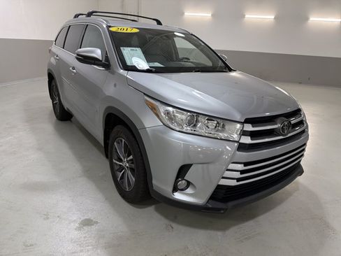 Used 2017 Toyota Highlander XLE FWD image 4