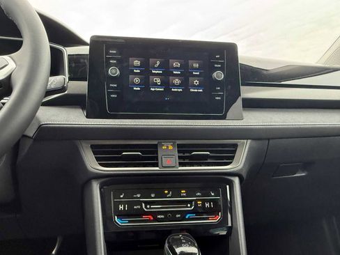 New 2026 Volkswagen Taos SE image 14