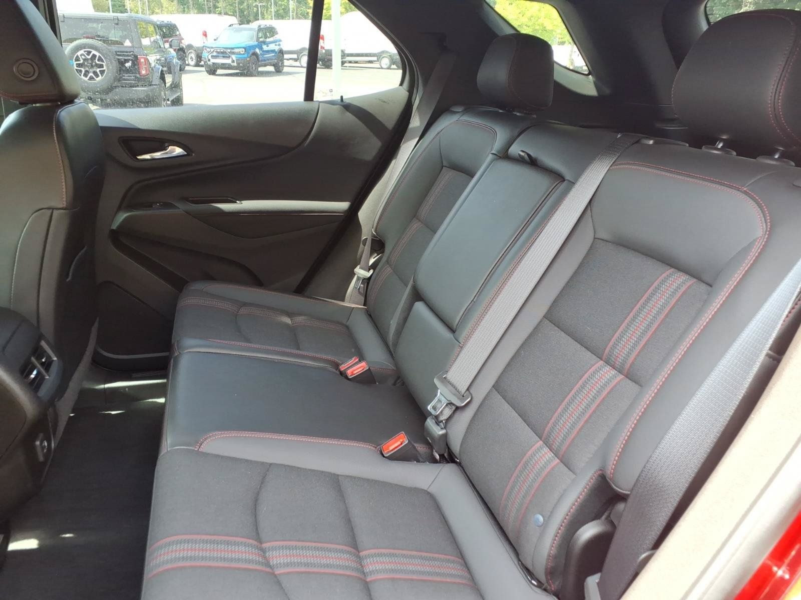 Used 2022 Chevrolet Equinox RS w/ Infotainment Package FWD image 30
