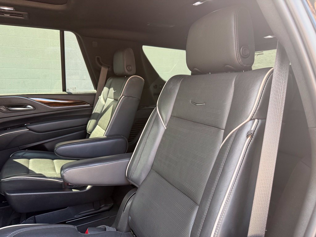 Used 2023 Cadillac Escalade Premium Luxury AWD/4WD image 27