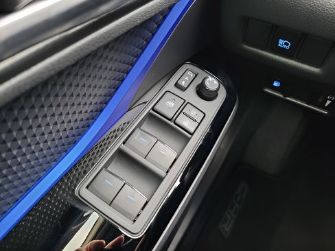 Certified 2021 Toyota C-HR XLE image 28