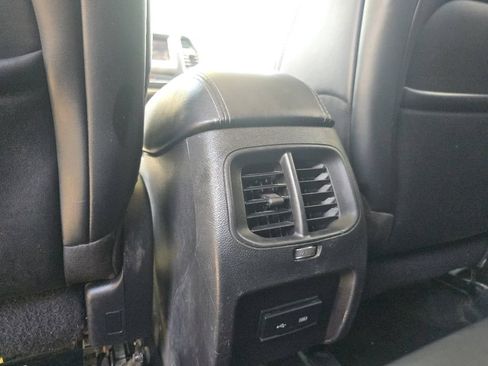 Used 2019 Jeep Cherokee Latitude Plus w/ Cold Weather Group AWD/4WD image 22