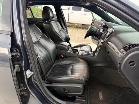 Used 2016 Chrysler 300 S w/ Safetytec Plus Group RWD image 29