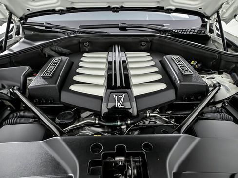 Used 2015 Rolls-Royce Ghost RWD image 12