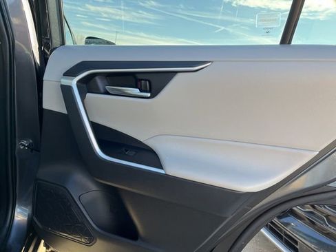 Used 2022 Toyota RAV4 XLE w/ Convenience Package image 19