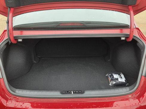 Certified 2025 Hyundai Elantra Sport FWD image 23