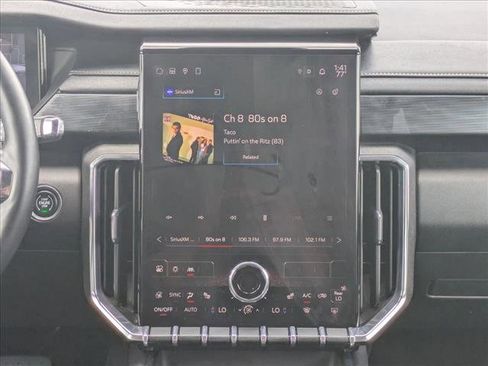 Used 2024 GMC Acadia Elevation image 14