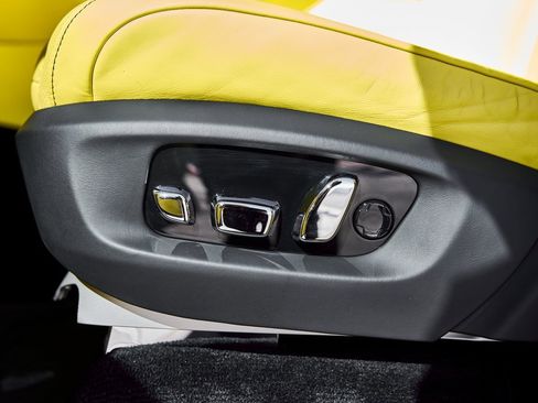 Used 2022 Rolls-Royce Cullinan Black Badge w/ Dark Exterior Package image 42