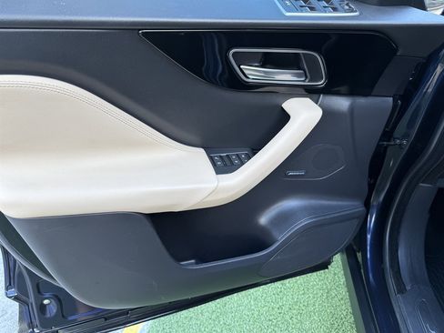 Used 2018 Jaguar F-PACE Premium image 28