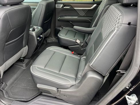 Used 2024 GMC Acadia Denali w/ Super Cruise Package image 21