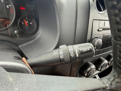 Used 2011 Jeep Compass Latitude AWD/4WD image 11