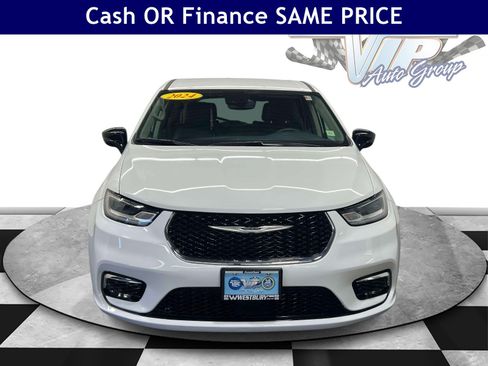 Used 2024 Chrysler Pacifica Limited FWD image 2