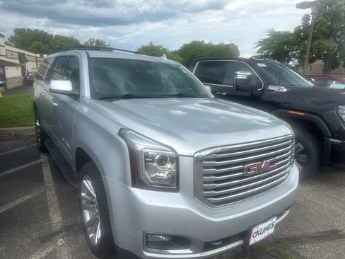 Used 2020 GMC Yukon XL SLT w/ Premium Edition AWD/4WD image 5