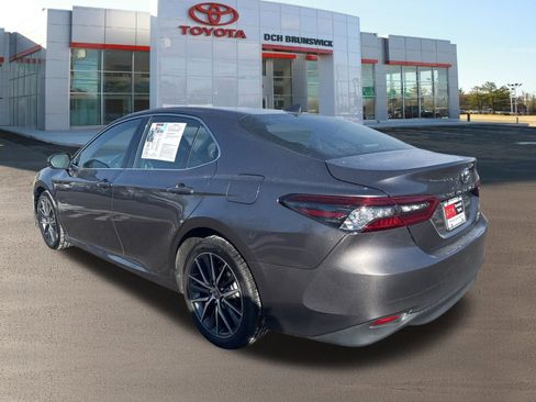 Used 2021 Toyota Camry XLE image 7