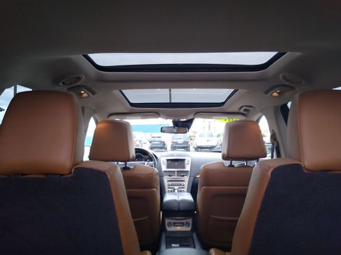 Used 2010 Lincoln MKT AWD image 11
