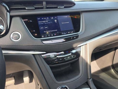 Used 2025 Cadillac XT5 Premium Luxury image 9