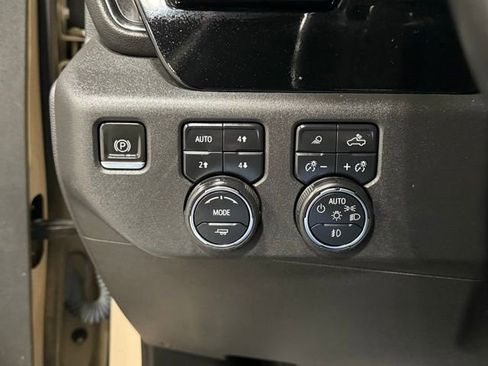 Used 2022 Chevrolet Silverado 1500 ZR2 image 17