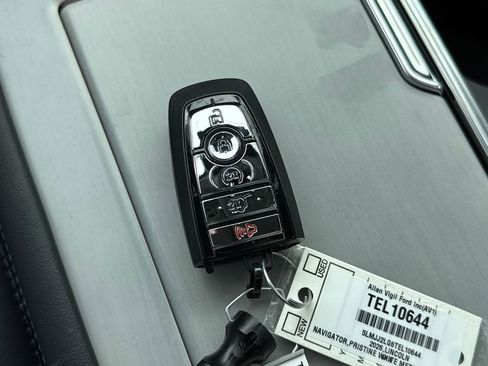 New 2026 Lincoln Navigator Reserve AWD/4WD image 29