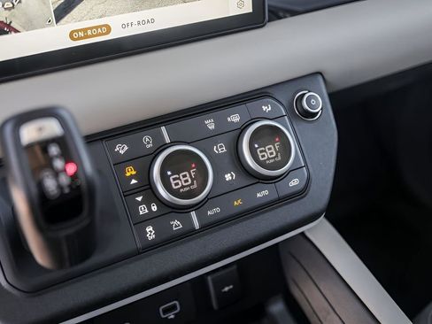 Used 2024 Land Rover Defender 110 X-Dynamic SE image 19