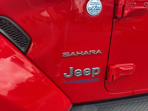 Used 2021 Jeep Wrangler Unlimited Sahara w/ Cold Weather Group AWD/4WD image 12