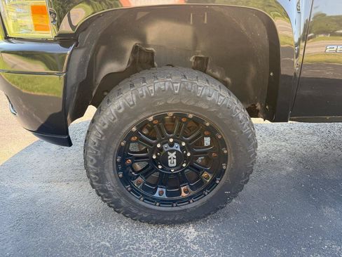 Used 2013 Chevrolet Silverado 2500 LTZ w/ Z71 Appearance Package AWD/4WD image 11