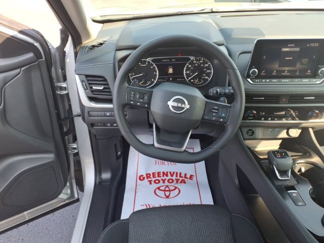 Used 2025 Nissan Rogue SV AWD/4WD image 11