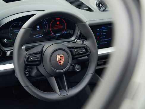 New 2026 Porsche Cayenne image 21