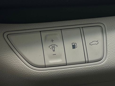 Used 2022 Genesis G70 2.0T image 17